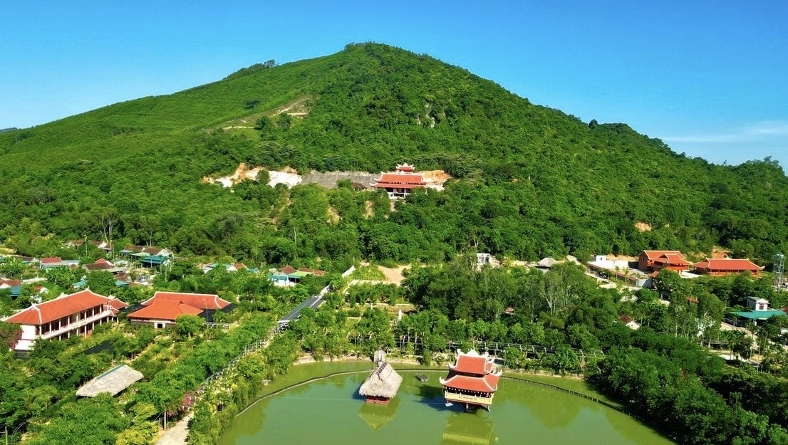 Cảnh Quan Thành nhìn từ Rú Gám